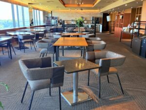 ホテル様よりご依頼いただいたラウンジ用チェア修理の写真