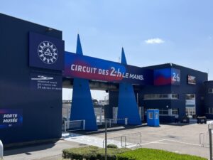 フランス ル・マン 日本大使館での坪庭輸送・設営の様子